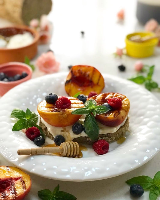 Grilled Peach Toast توست الخوخ المشوي