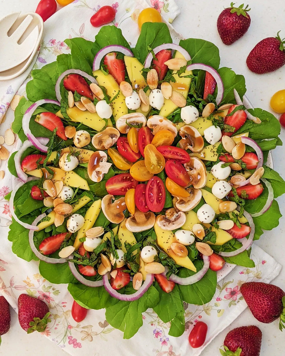 Mango and Strawberry Salad سلطة المانجو والفراولة
