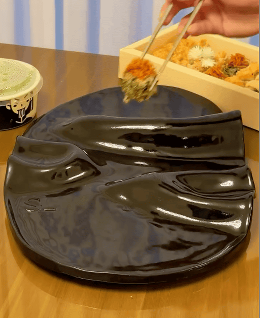 Silk Noir - The Black Silk Plate