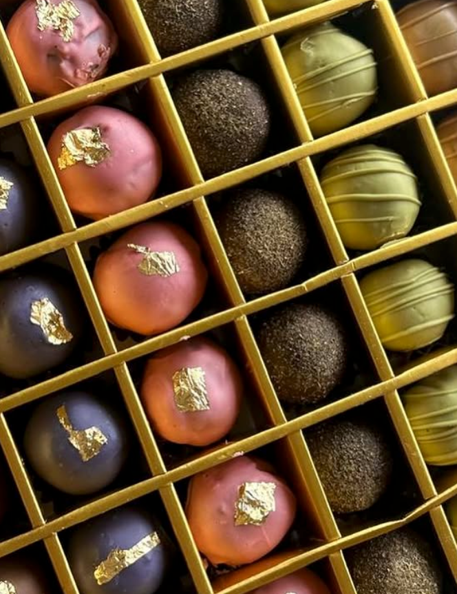 Date Gifts by Yasmina
