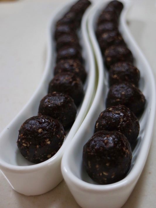 كرات التمر بالشكولاته date balls with chocolate