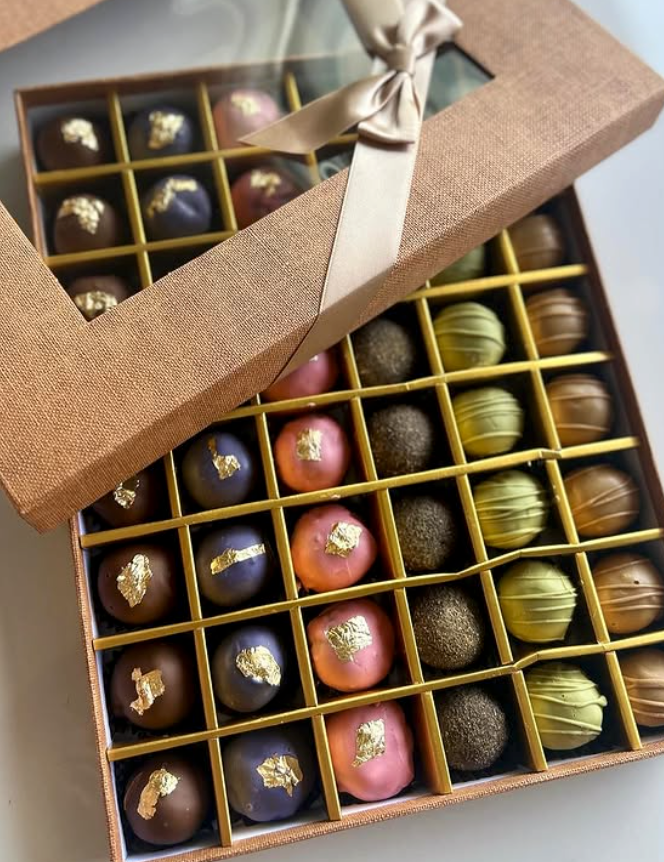 Date Gifts by Yasmina