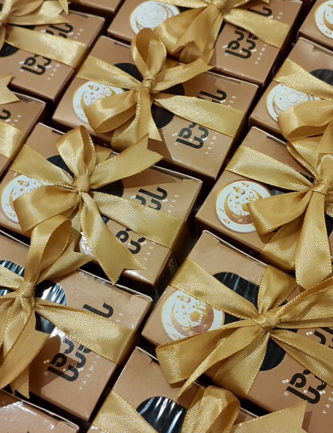 Date Gifts by Yasmina